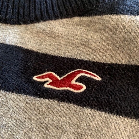NWOT Hollister Sweater - Picture 6 of 8